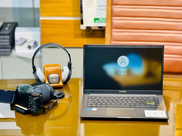 ASUs Vibobook 14 i5 11th Gen Ram 8 GB SSD 512GB